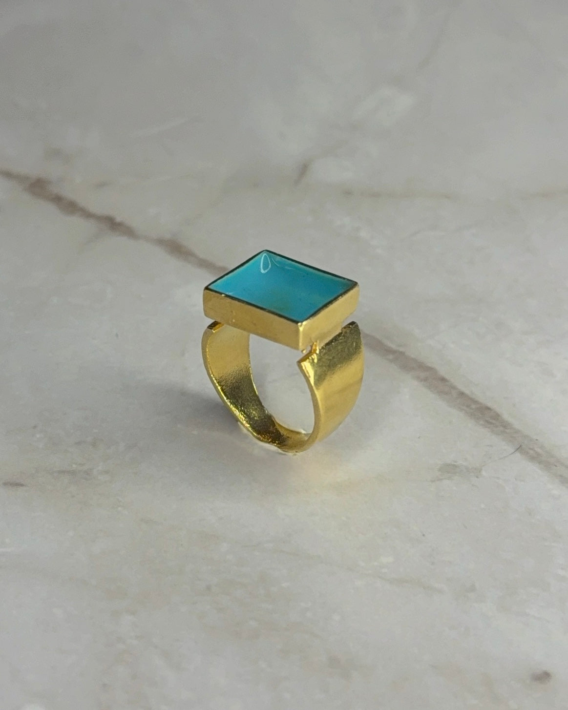 Sea in a Box Ring Goldie 