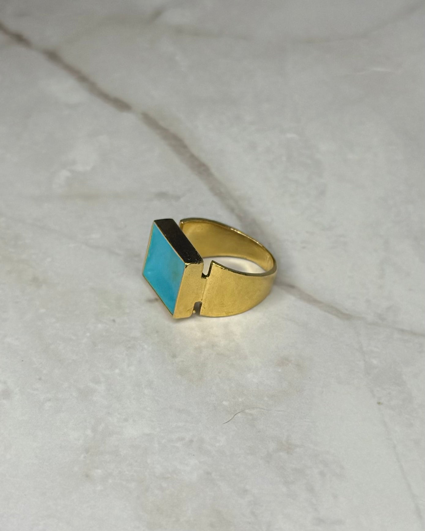 Sea in a Box Ring Goldie 